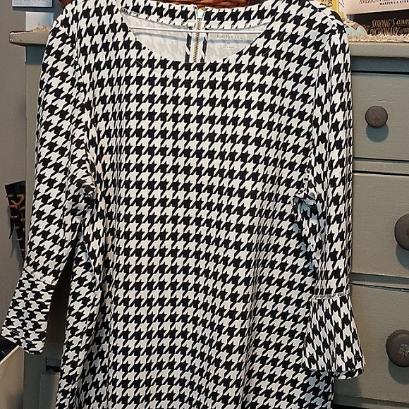 Kim Rogers Tops - Kim Rogers Black and White long Sleeve Top